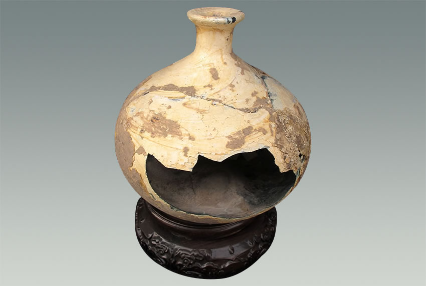 Tang Dynasty glass vase