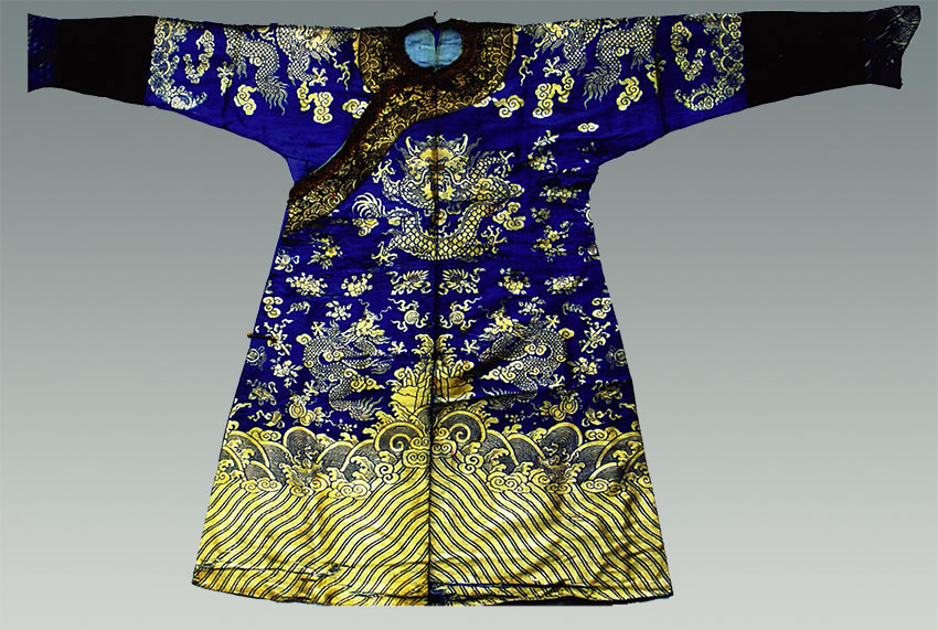 Qing horseshoe gold embroidery robe sleeve